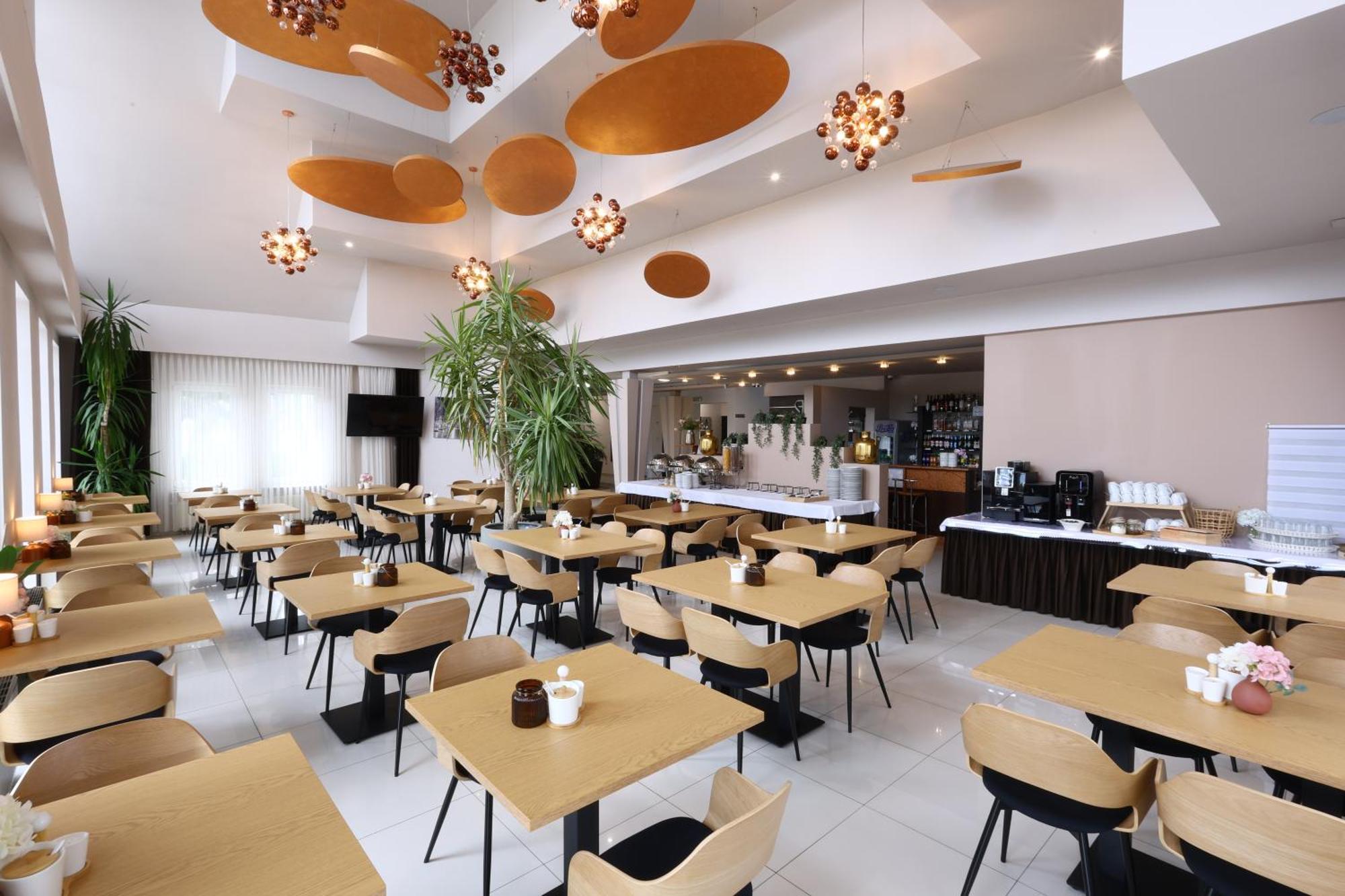 Junior Hotel